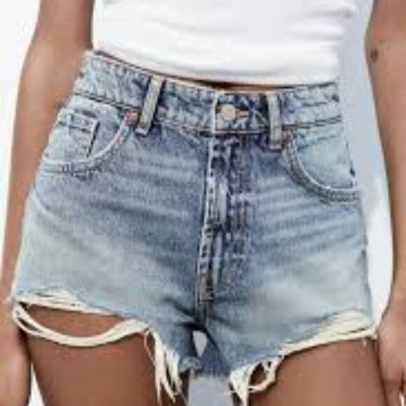 NWT Zara Women's Light Blue Distressed Jean Shorts Size 34 - Picture 1 of 5